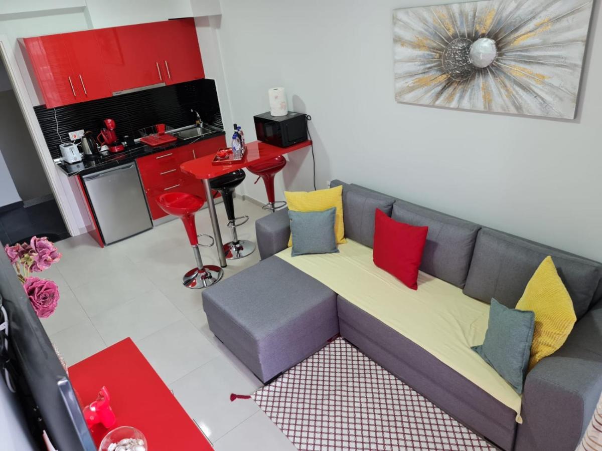 M & M Red Luxury Apartment Paralia Katerinis Ngoại thất bức ảnh